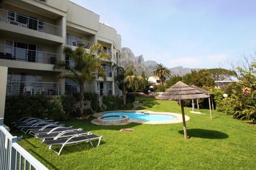 Stunning Sea View Apartment - Camps Bay ケープタウン エクステリア 写真