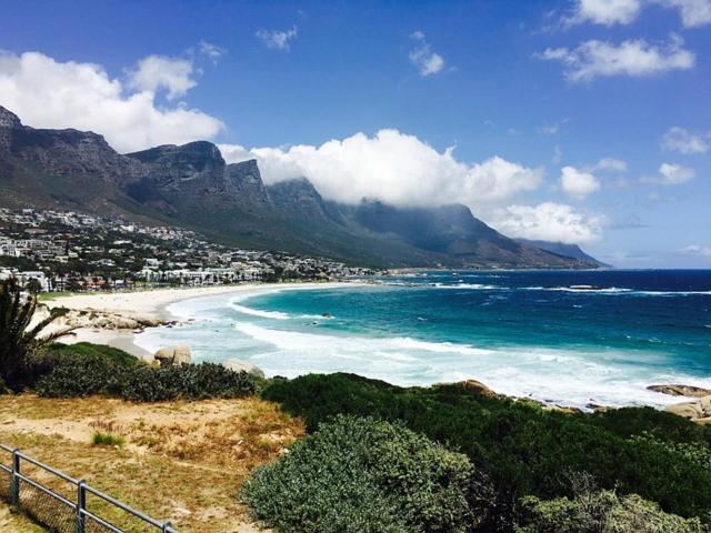 Stunning Sea View Apartment - Camps Bay ケープタウン エクステリア 写真