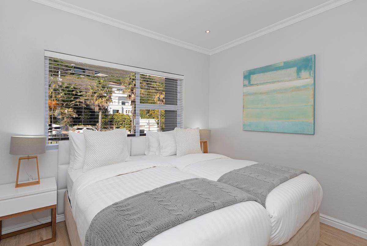 Stunning Sea View Apartment - Camps Bay ケープタウン エクステリア 写真