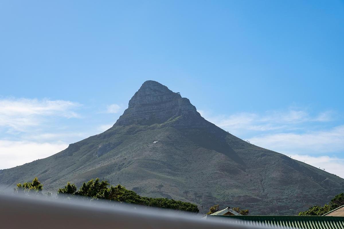 Stunning Sea View Apartment - Camps Bay ケープタウン エクステリア 写真