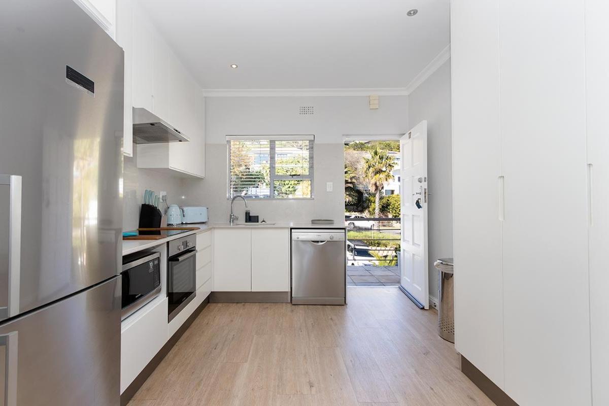 Stunning Sea View Apartment - Camps Bay ケープタウン エクステリア 写真