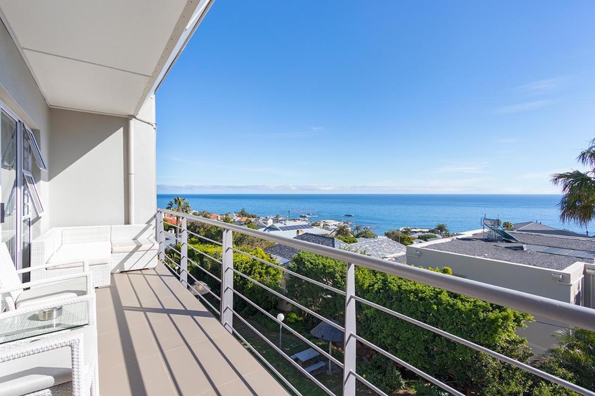 Stunning Sea View Apartment - Camps Bay ケープタウン エクステリア 写真