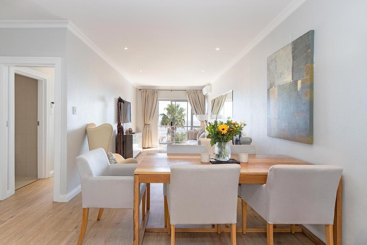 Stunning Sea View Apartment - Camps Bay ケープタウン エクステリア 写真