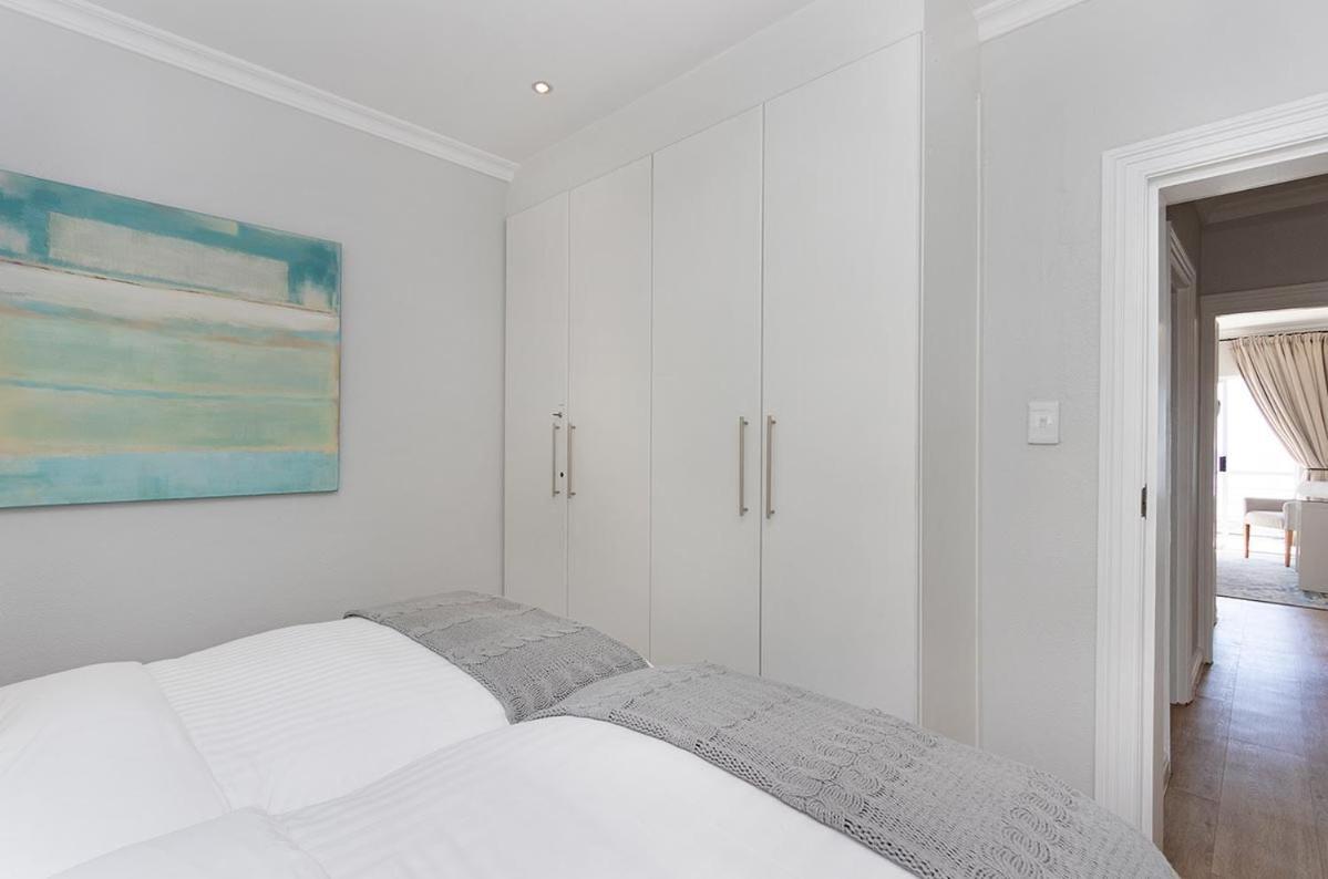 Stunning Sea View Apartment - Camps Bay ケープタウン エクステリア 写真