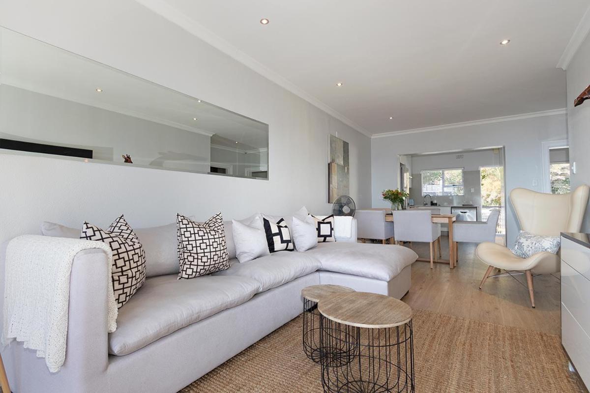 Stunning Sea View Apartment - Camps Bay ケープタウン エクステリア 写真