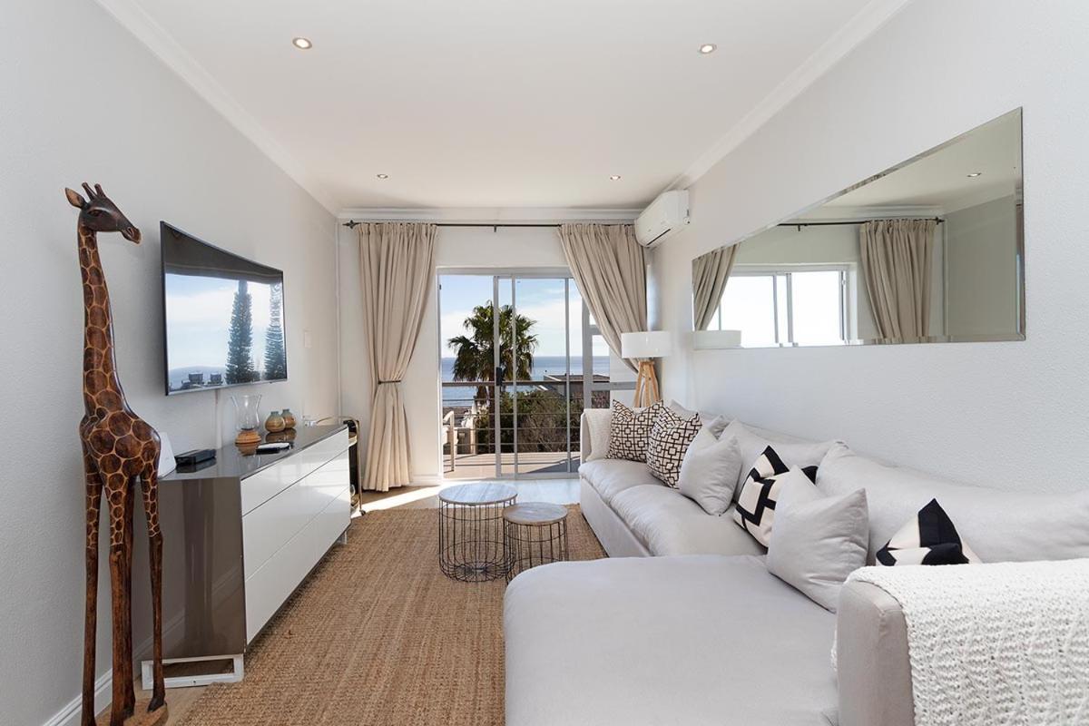 Stunning Sea View Apartment - Camps Bay ケープタウン エクステリア 写真