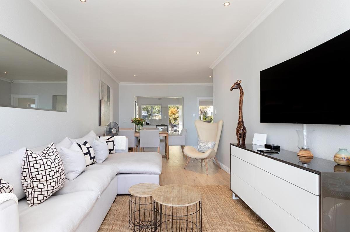 Stunning Sea View Apartment - Camps Bay ケープタウン エクステリア 写真